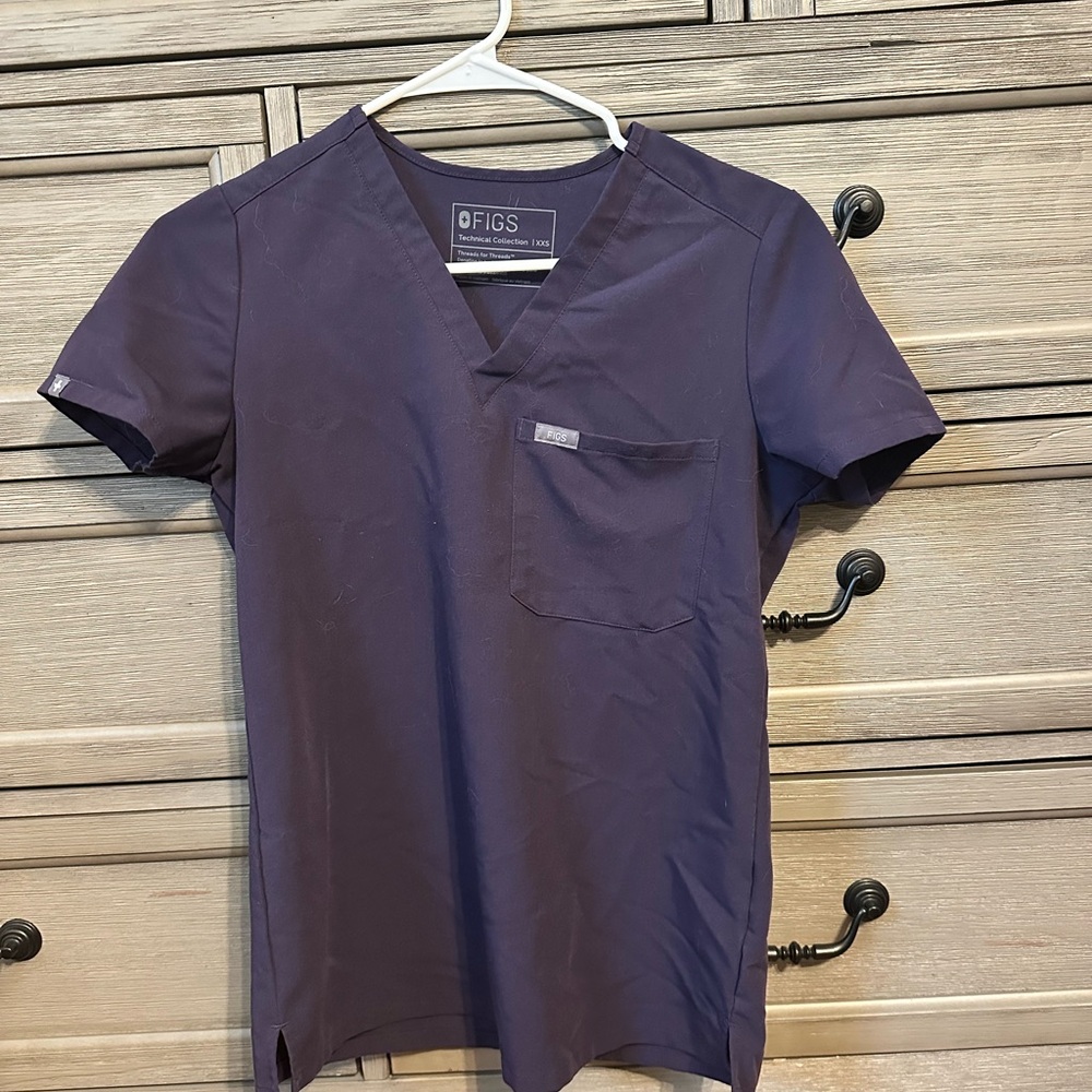FIGS catarina one pocket scrub top
